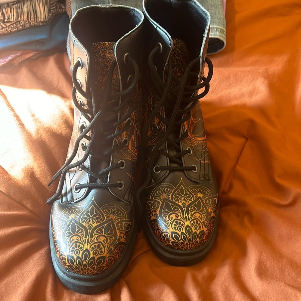 Yes we vibe combat boots